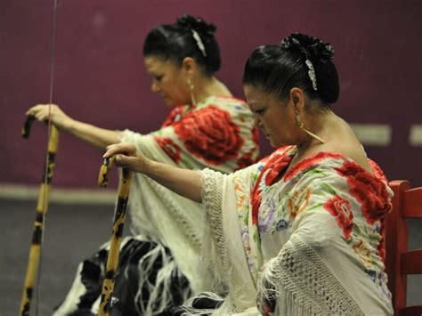  Siguiriyas de la Mariquilla Un canto flamenco ancestral que evoca una melancolía profunda con ritmos vibrantes y letras llenas de misterio